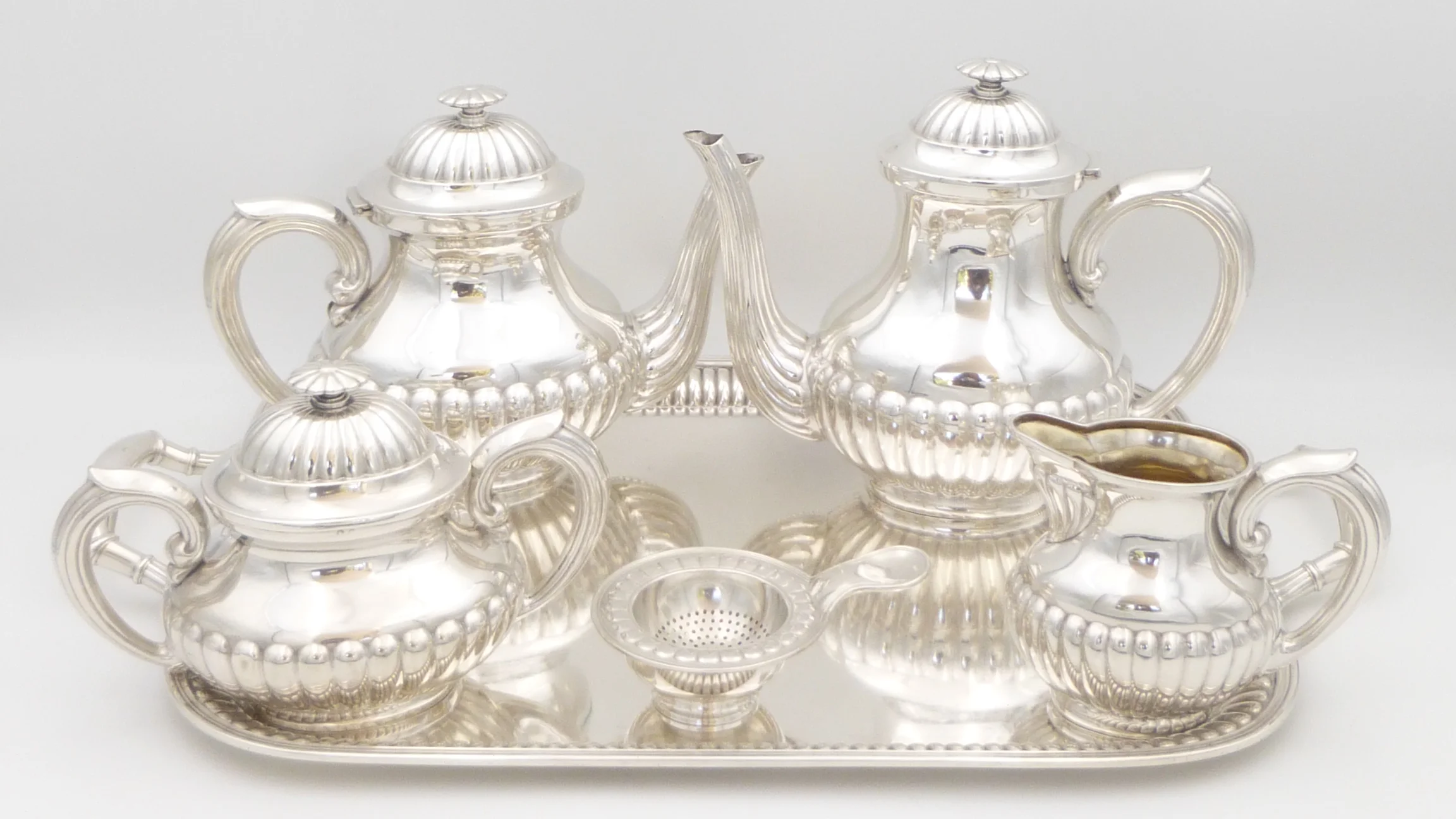 Das ganze Kaffee- und Teesvervice von Matilde Espuñes