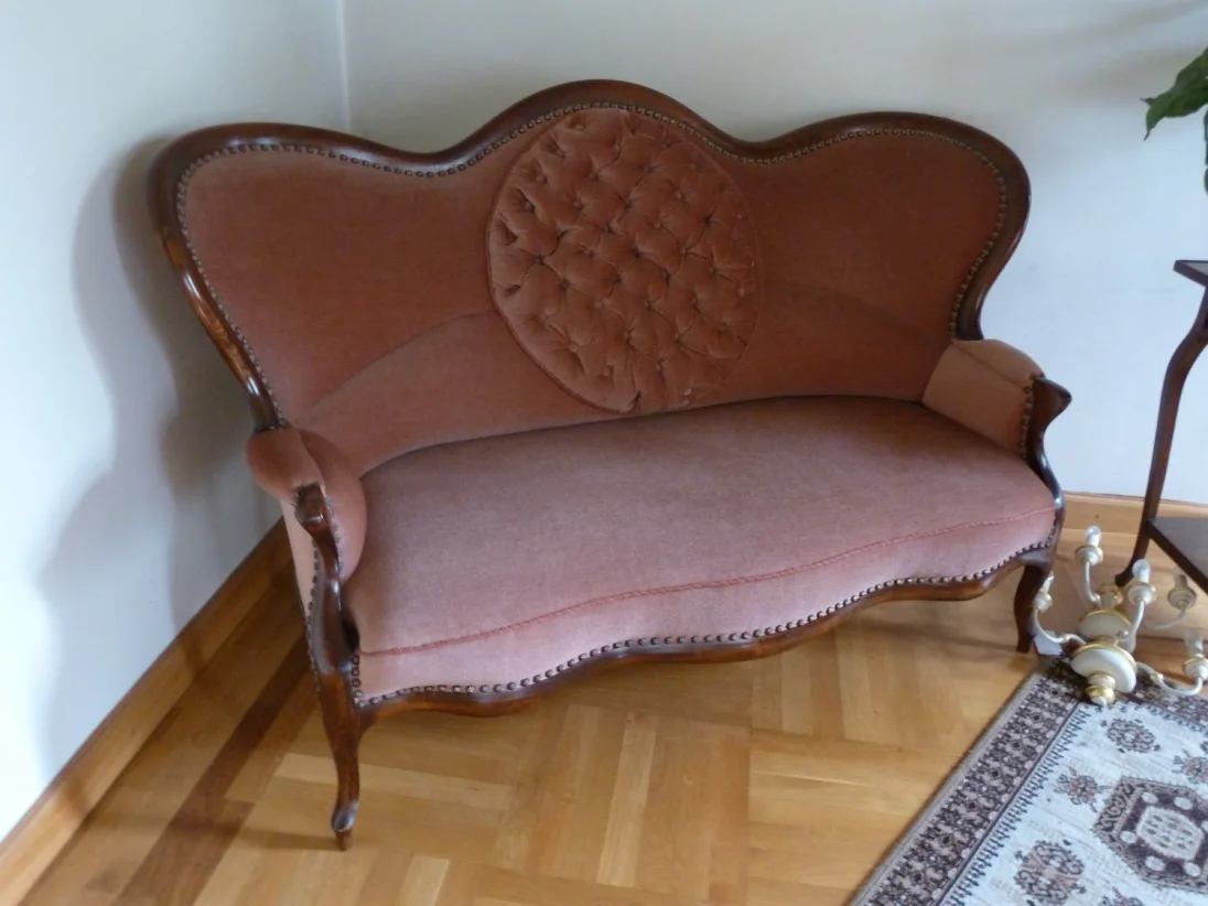 Sofa2.jpg