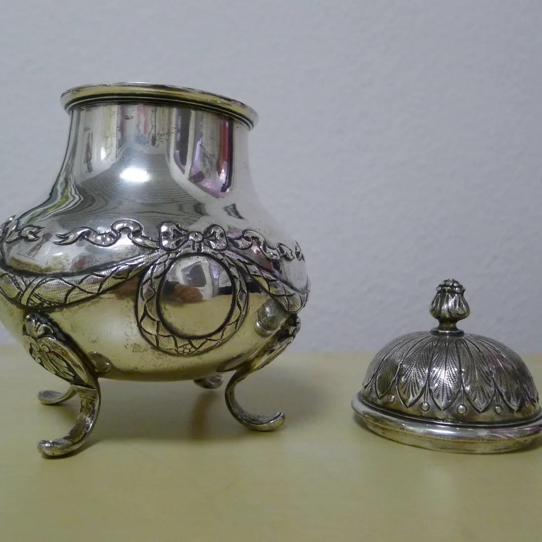 Behälter