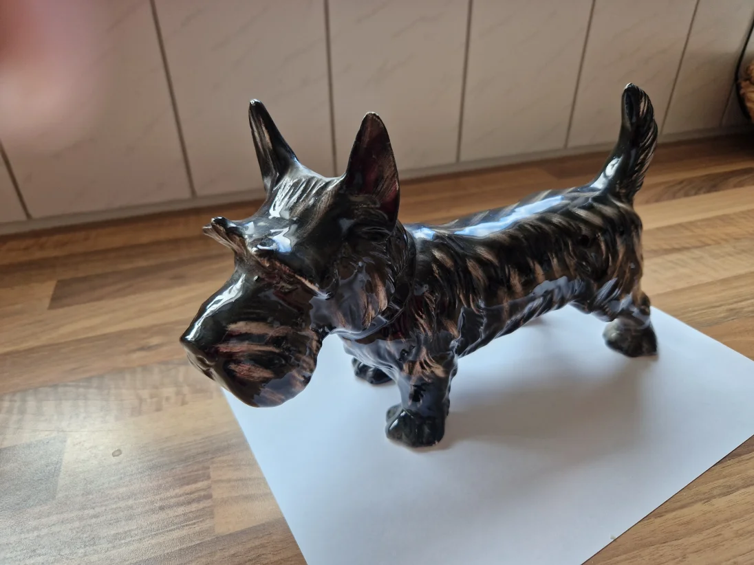 Hundefigur schwarzer Hund a.jpg