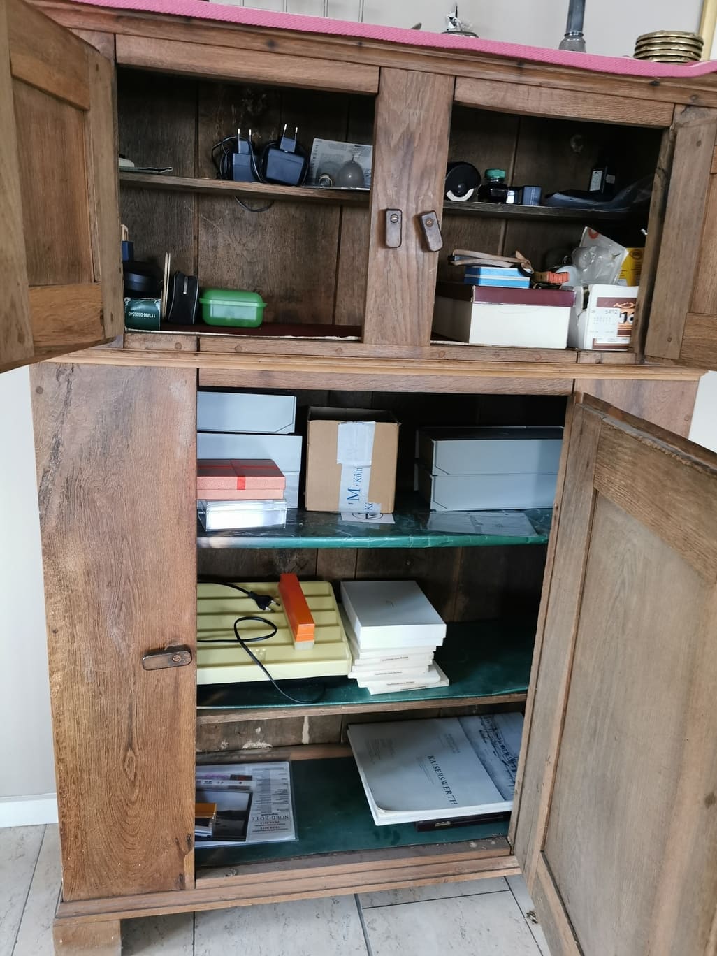 Brotschrank 1 innen (1).jpg