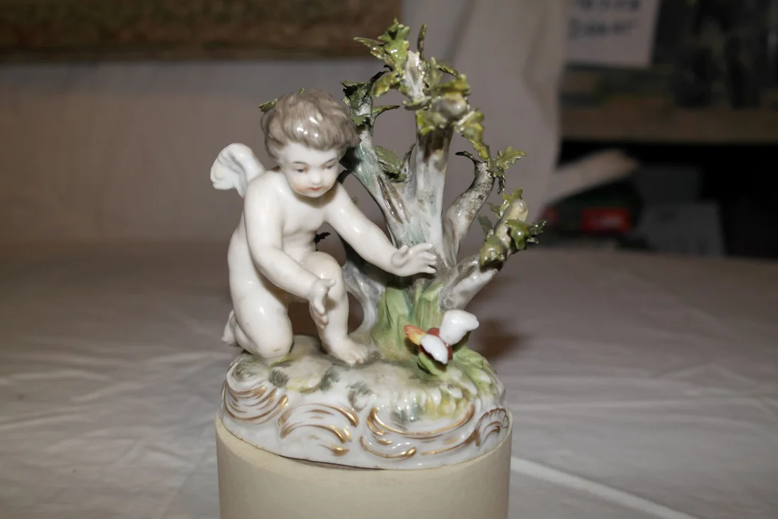 01 - Porzellanfigur (2).jpg