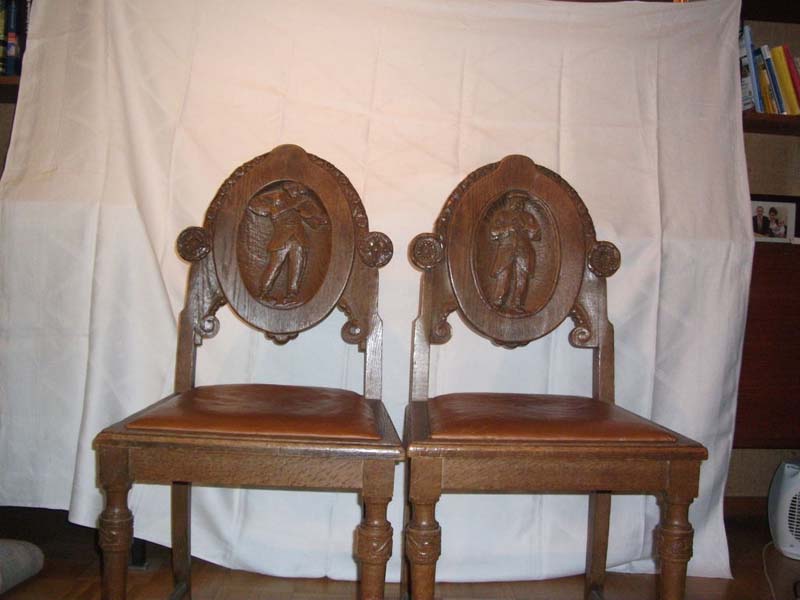 1. Stuhl Holzschnitzerei 2 Stühle