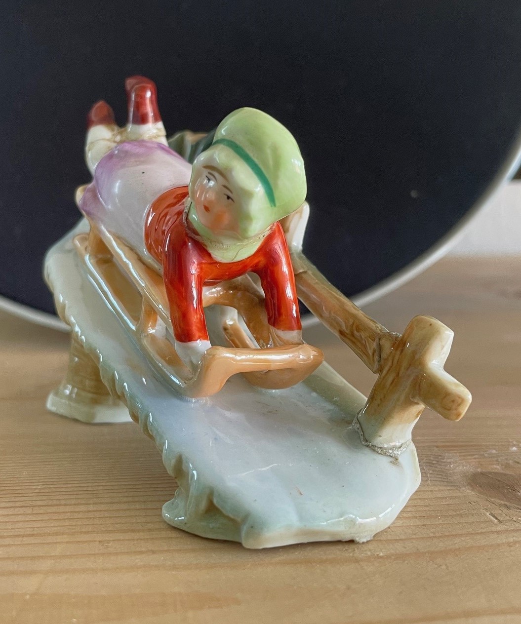 Kind auf Schlitten 2.jpg