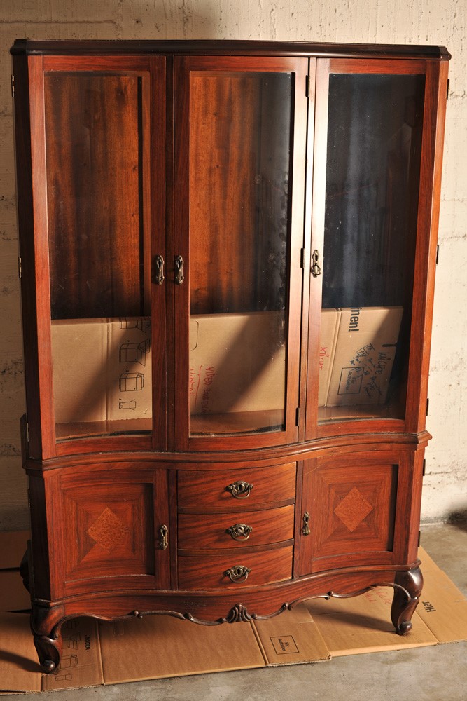 Schrank_Vitrine_front.jpg