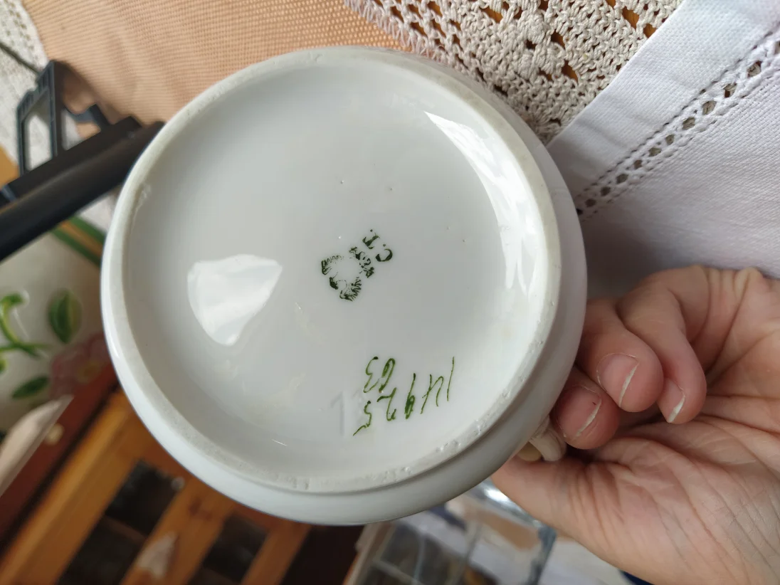 Unterseite Zuckerdose