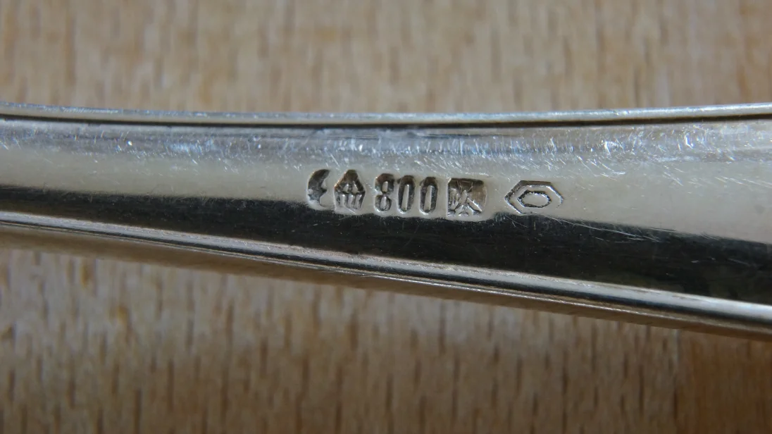 Punze Kuchenheber spitz