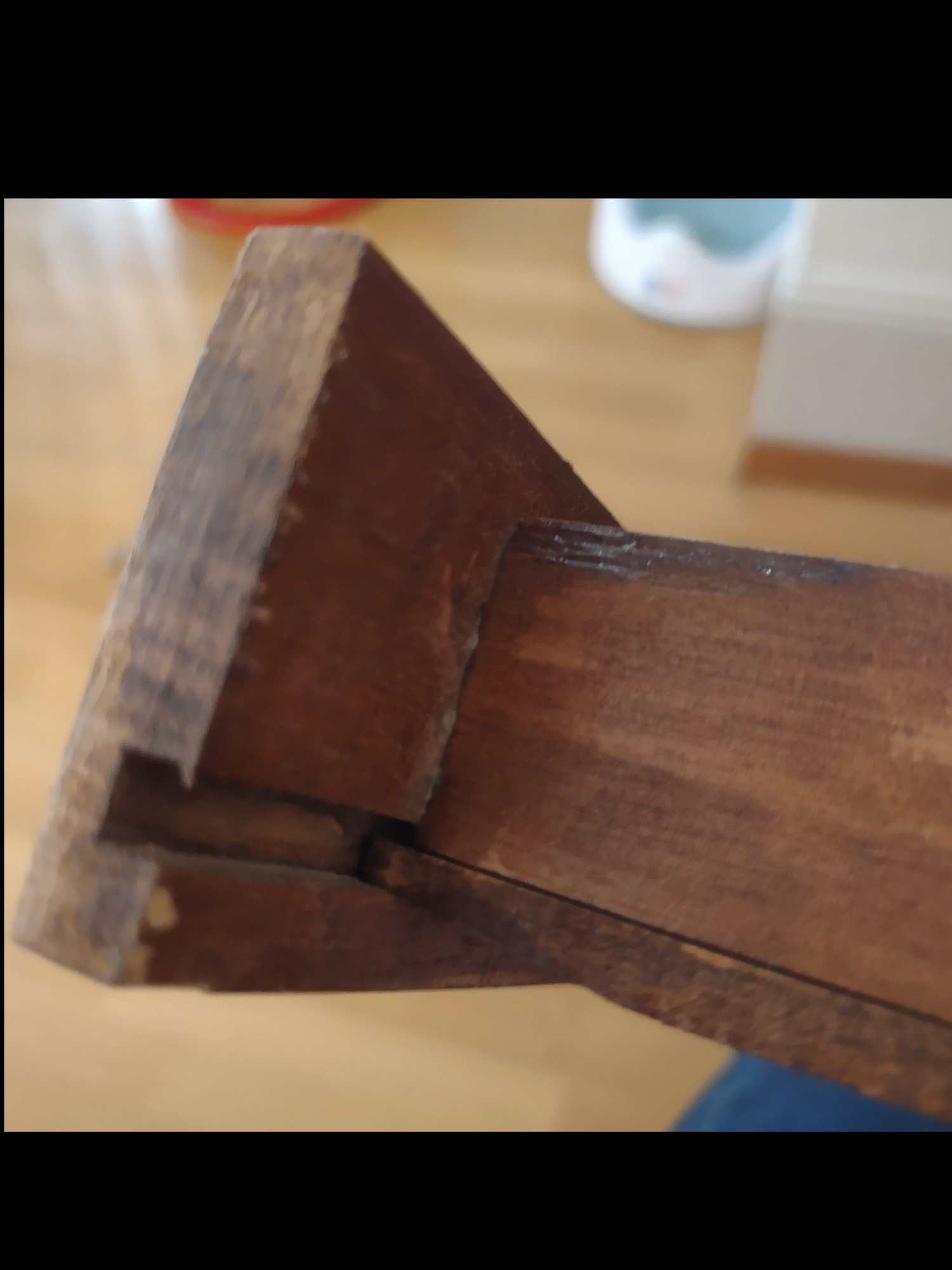 kleine Innenschublade von hinten eingenuteter Boden.jpg