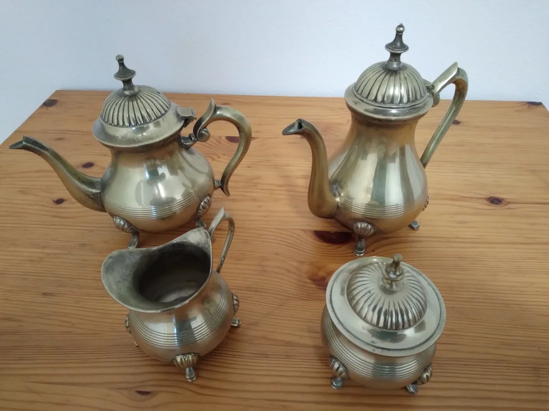 Service aus 4 Teilen