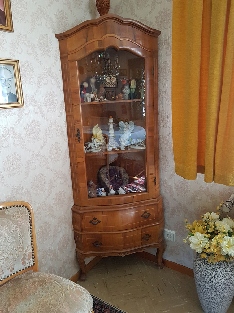 Neue Eckvitrine.jpg