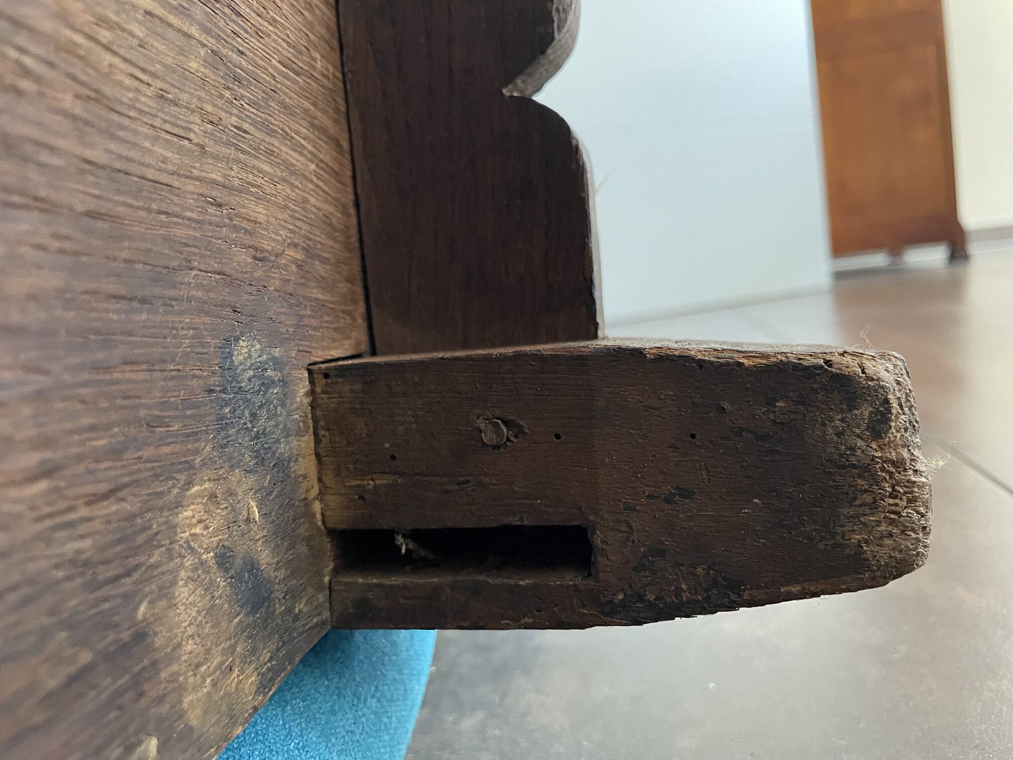 holztruhe_fuss_hinten_2.jpeg