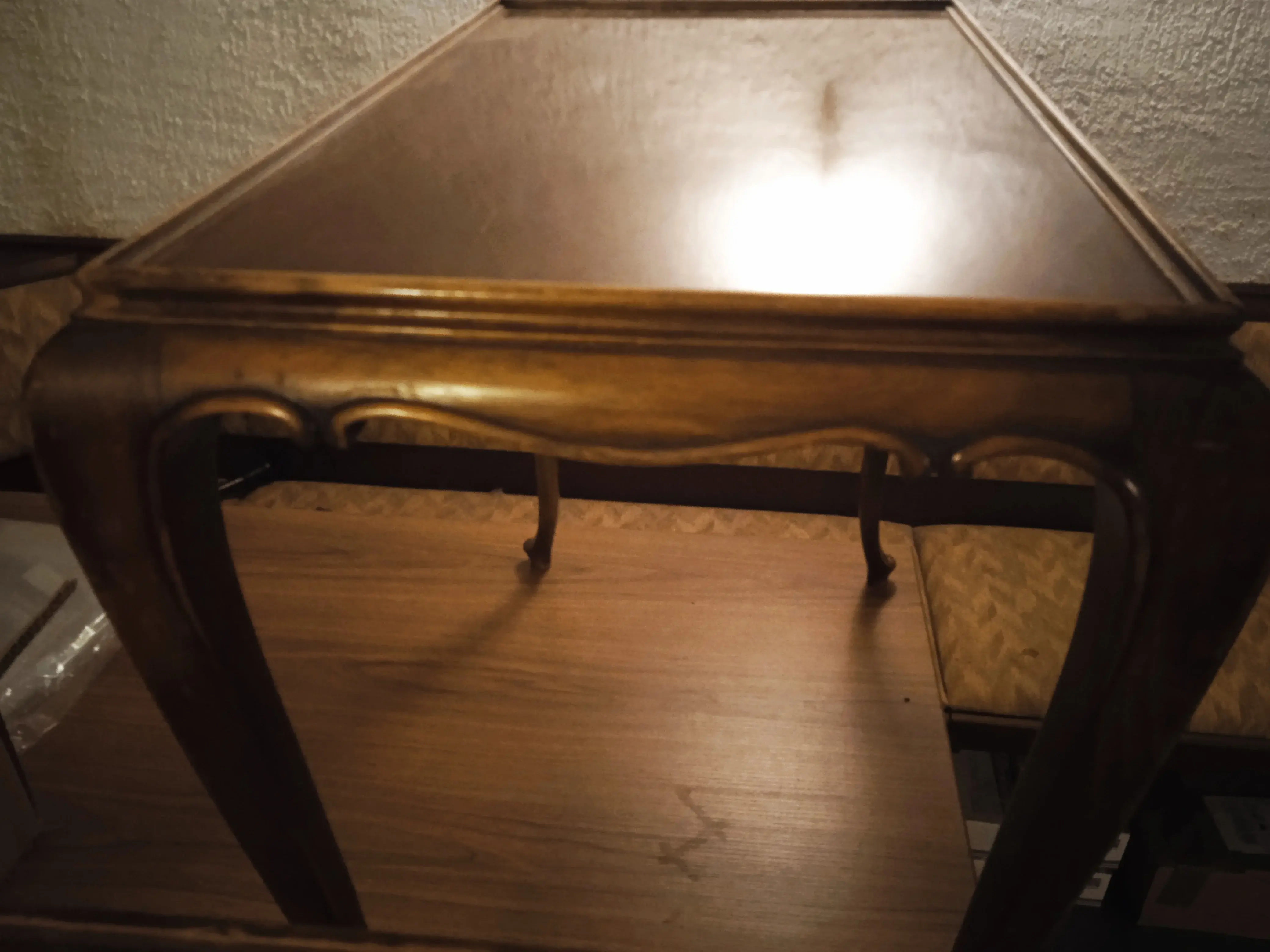 Grosser  Beistelltisch 1 .webp