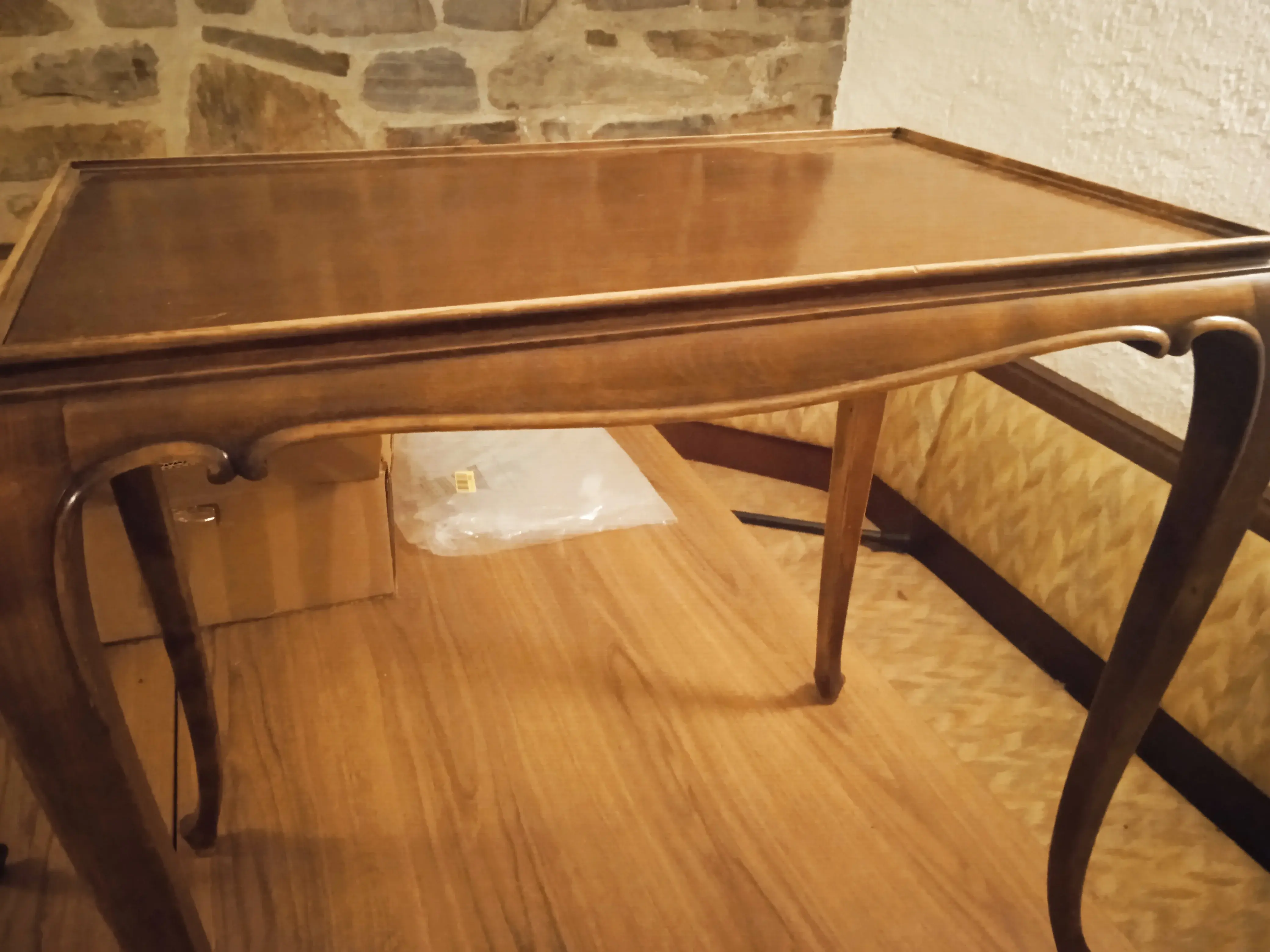 Grosser  Beistelltisch  2.webp