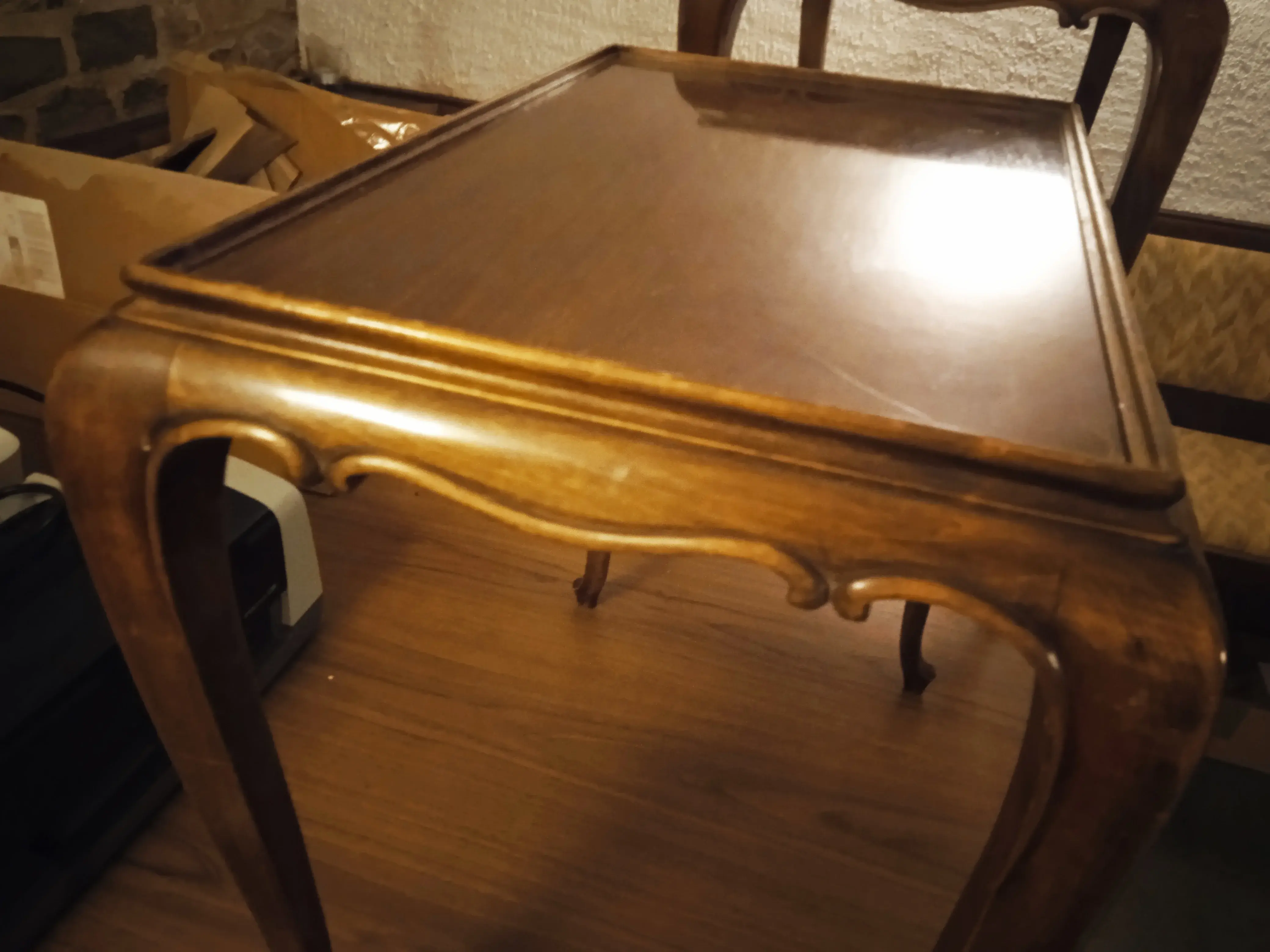 Kleiner Beistelltisch 1 .webp