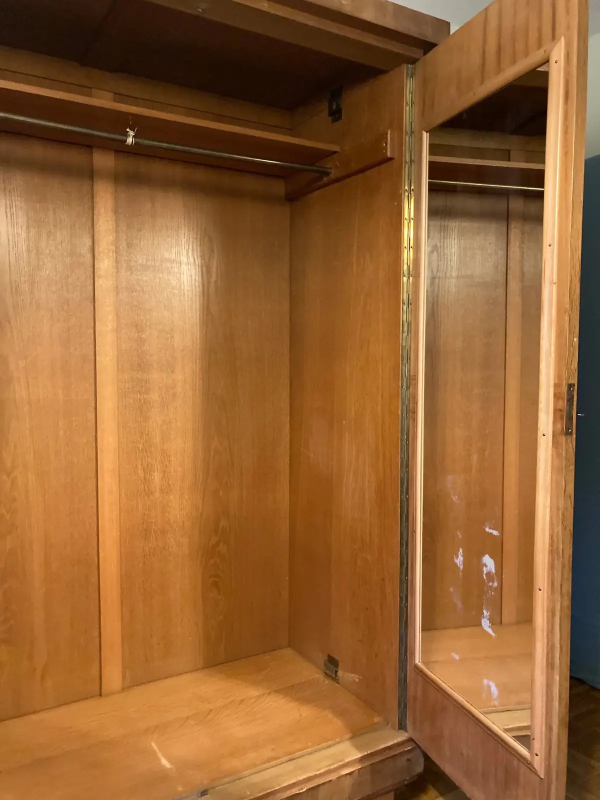 kleiderschrank_1012.webp