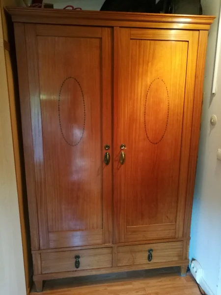 Kleiderschrank_1.jpg