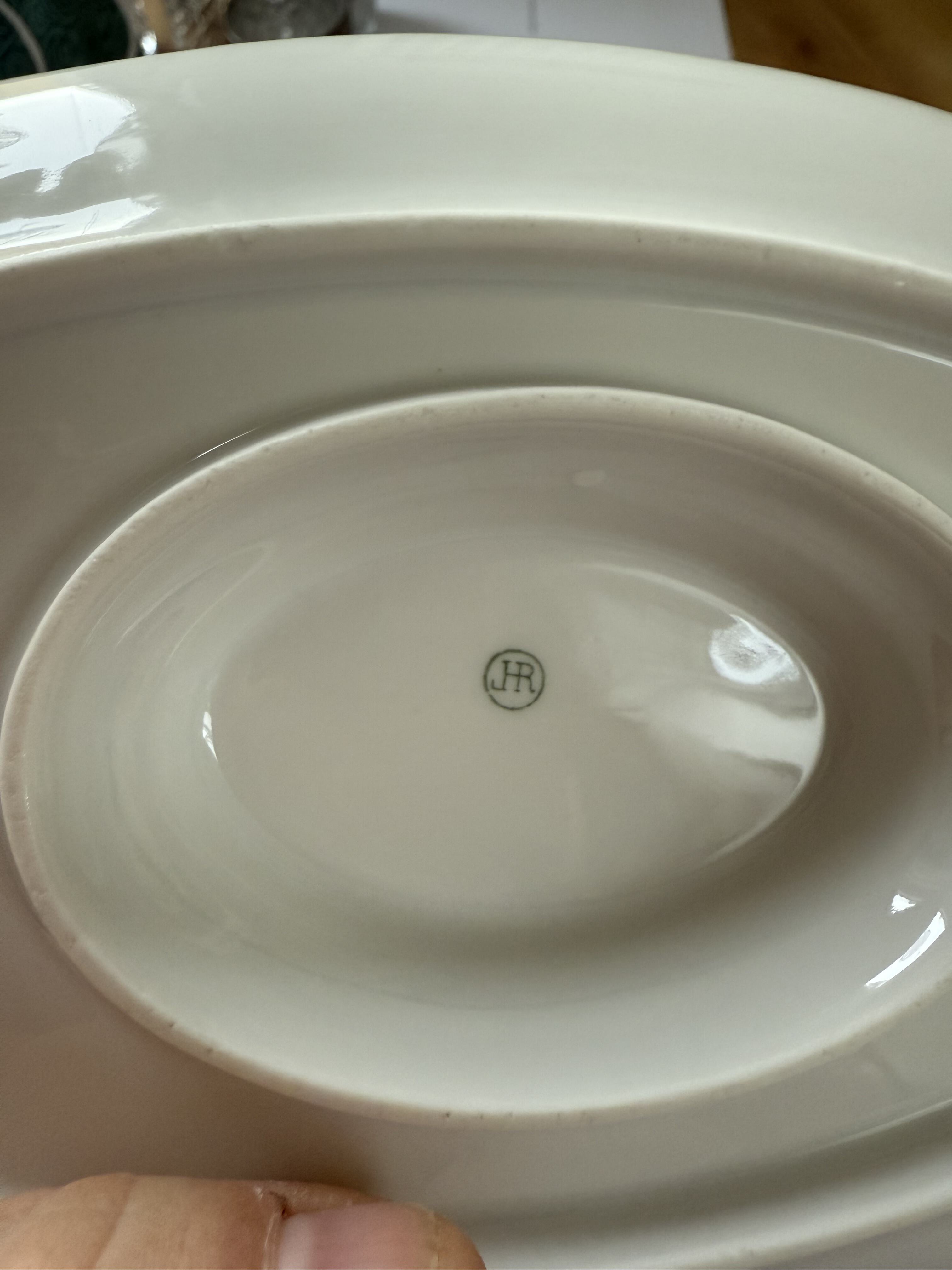 Andere Bodenmarke- zu finden auf der Sauciere und auf allen drei Terrinen