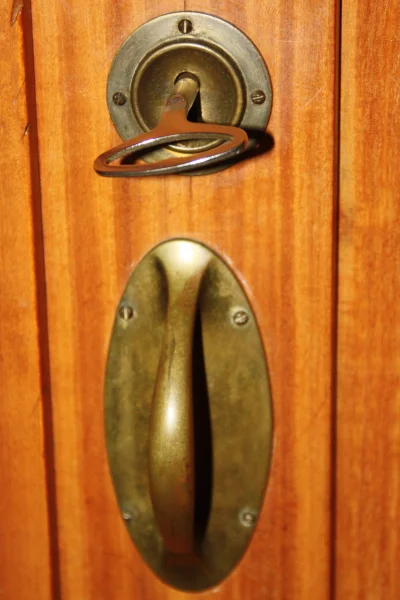 Kleiderschrank_Griff.JPG