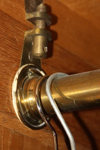 Kleiderschrank_Stange.JPG