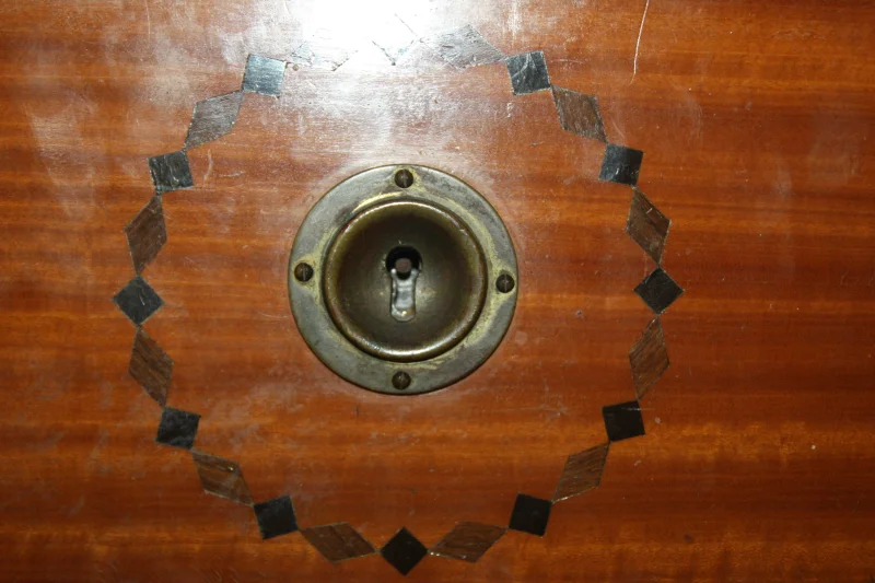 Schminktisch_Schlüsselloch_1.JPG
