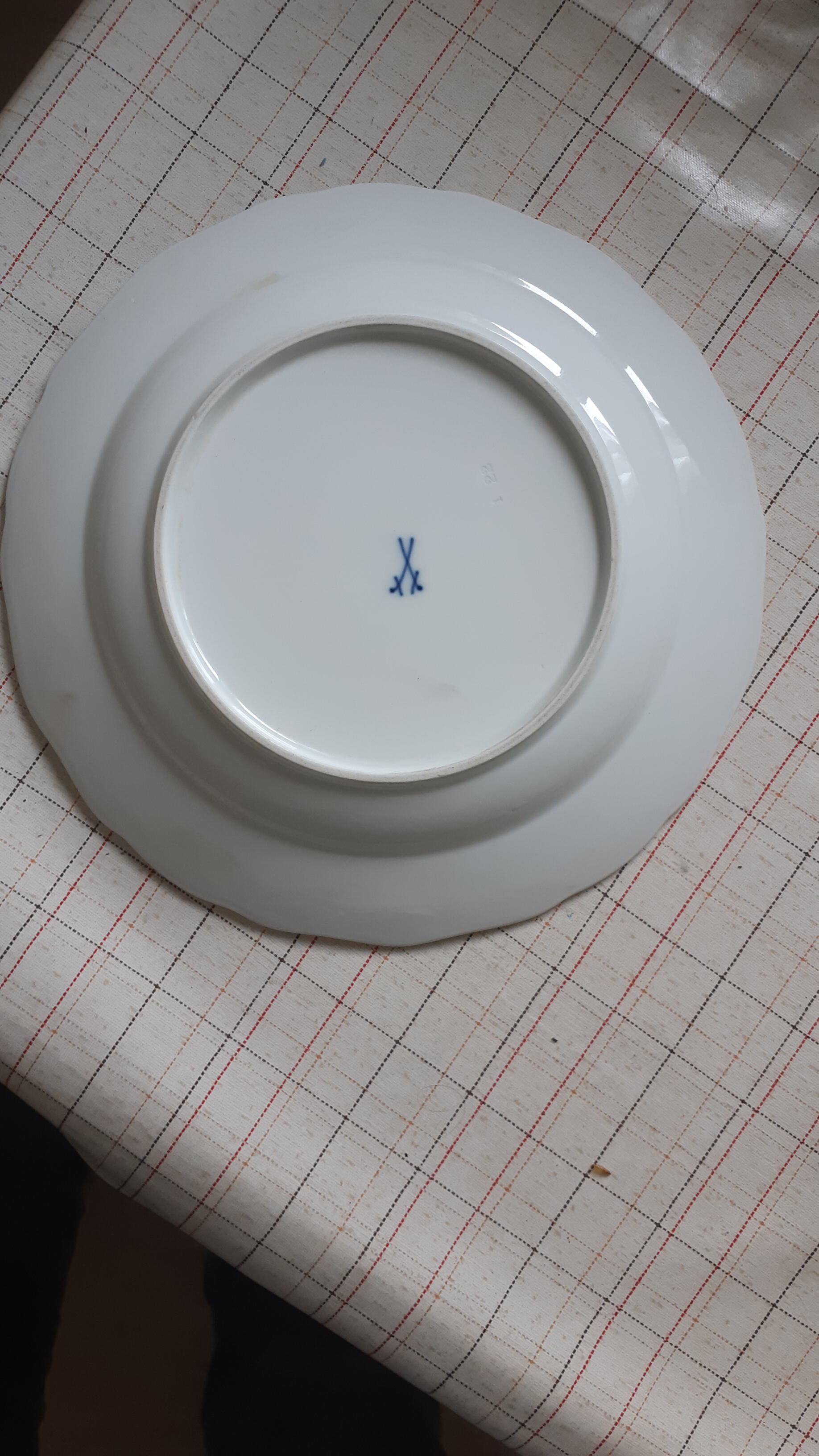 Flacher Speiseteller, Rückseite