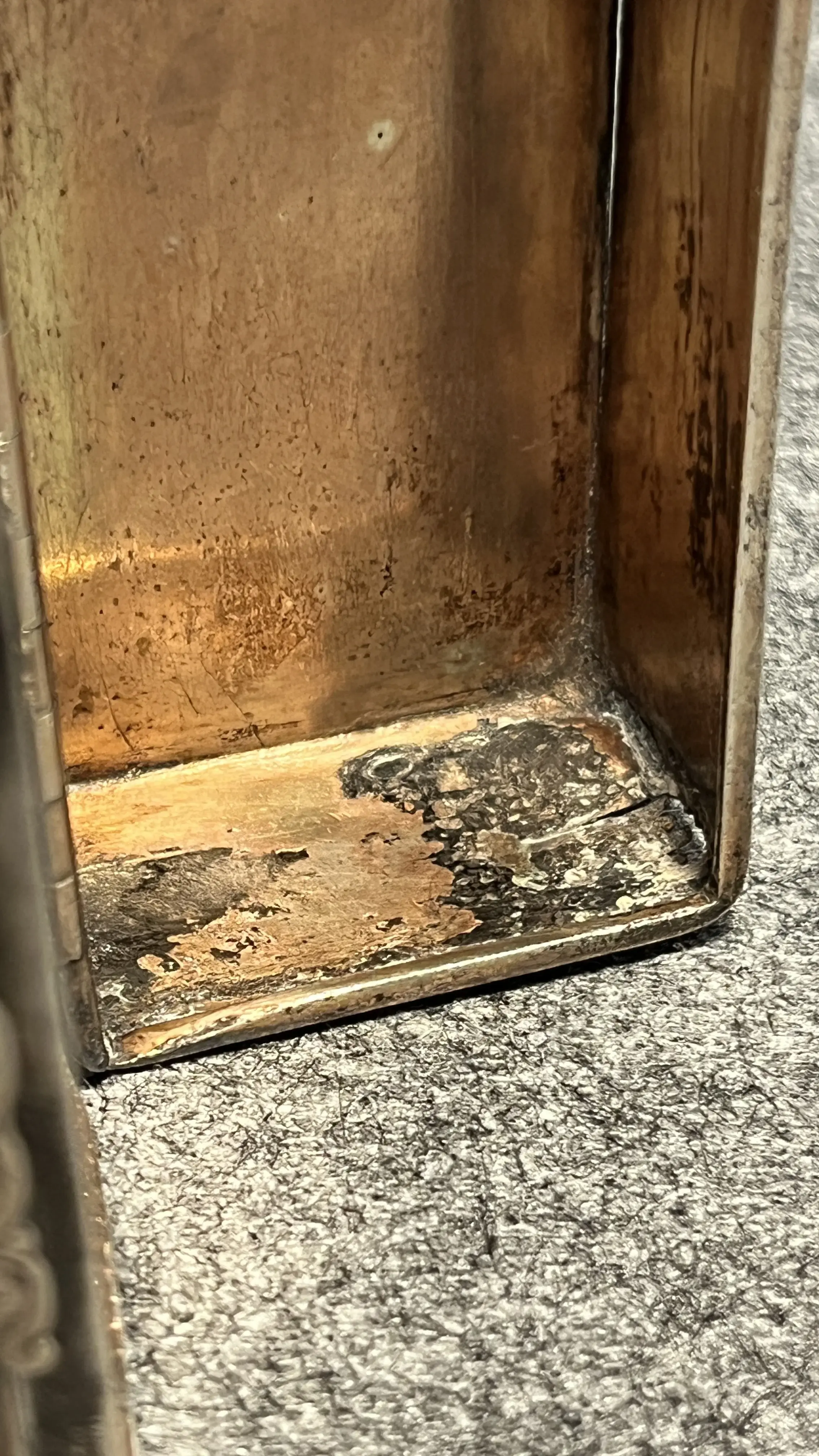 Silberdose 05 innen 01.webp