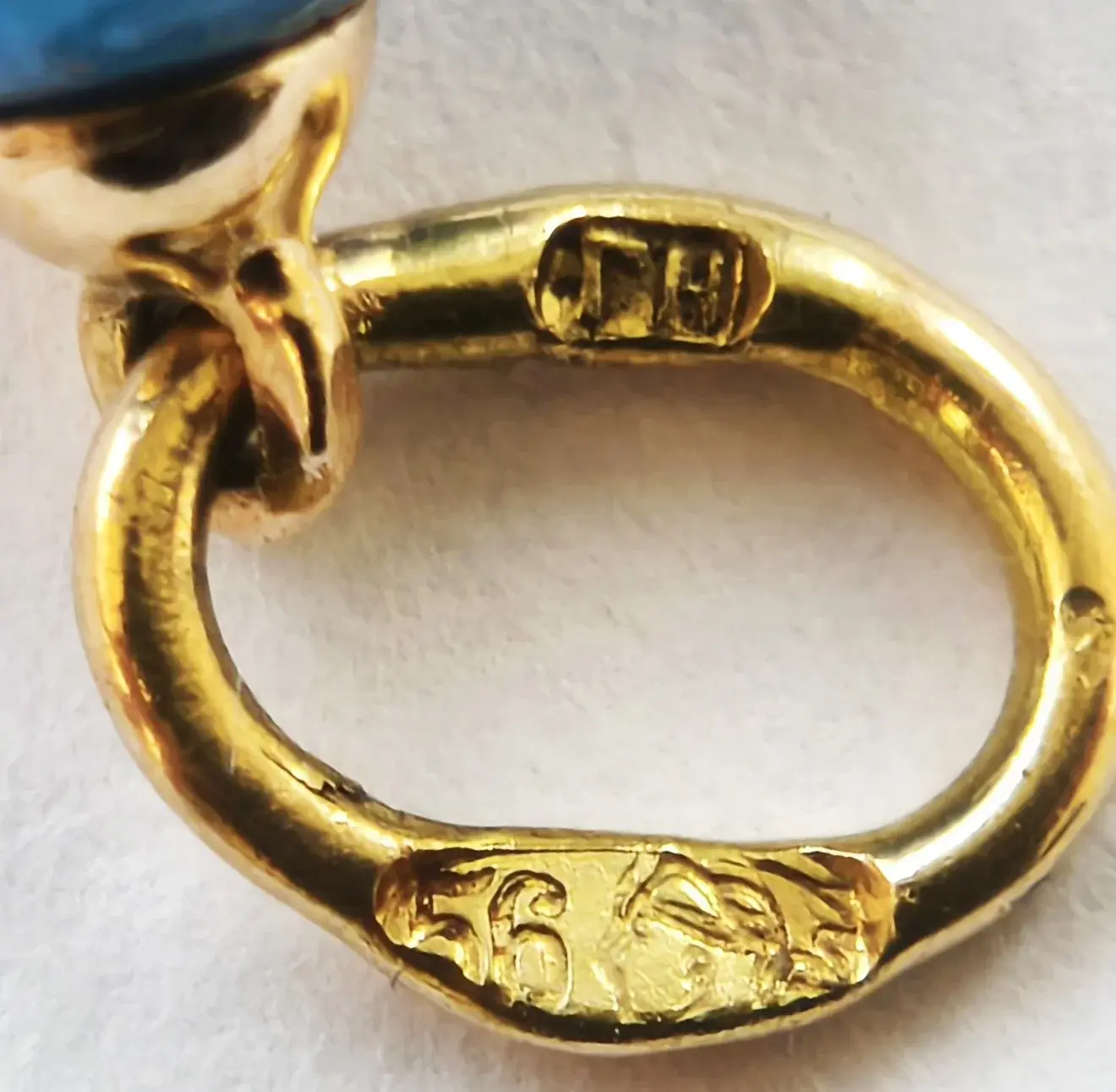 punze blaues ei.webp