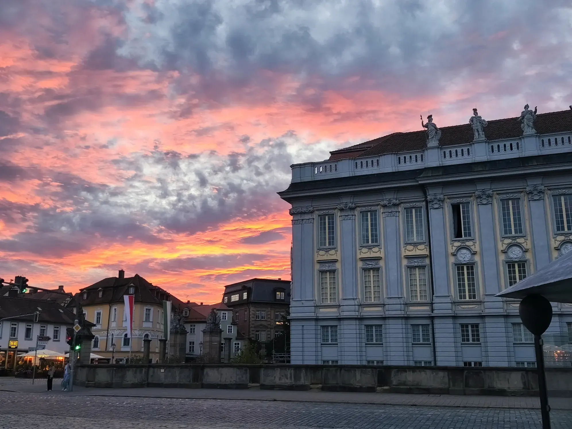PPlatengarten Bilck in den Abendhimmel.webp