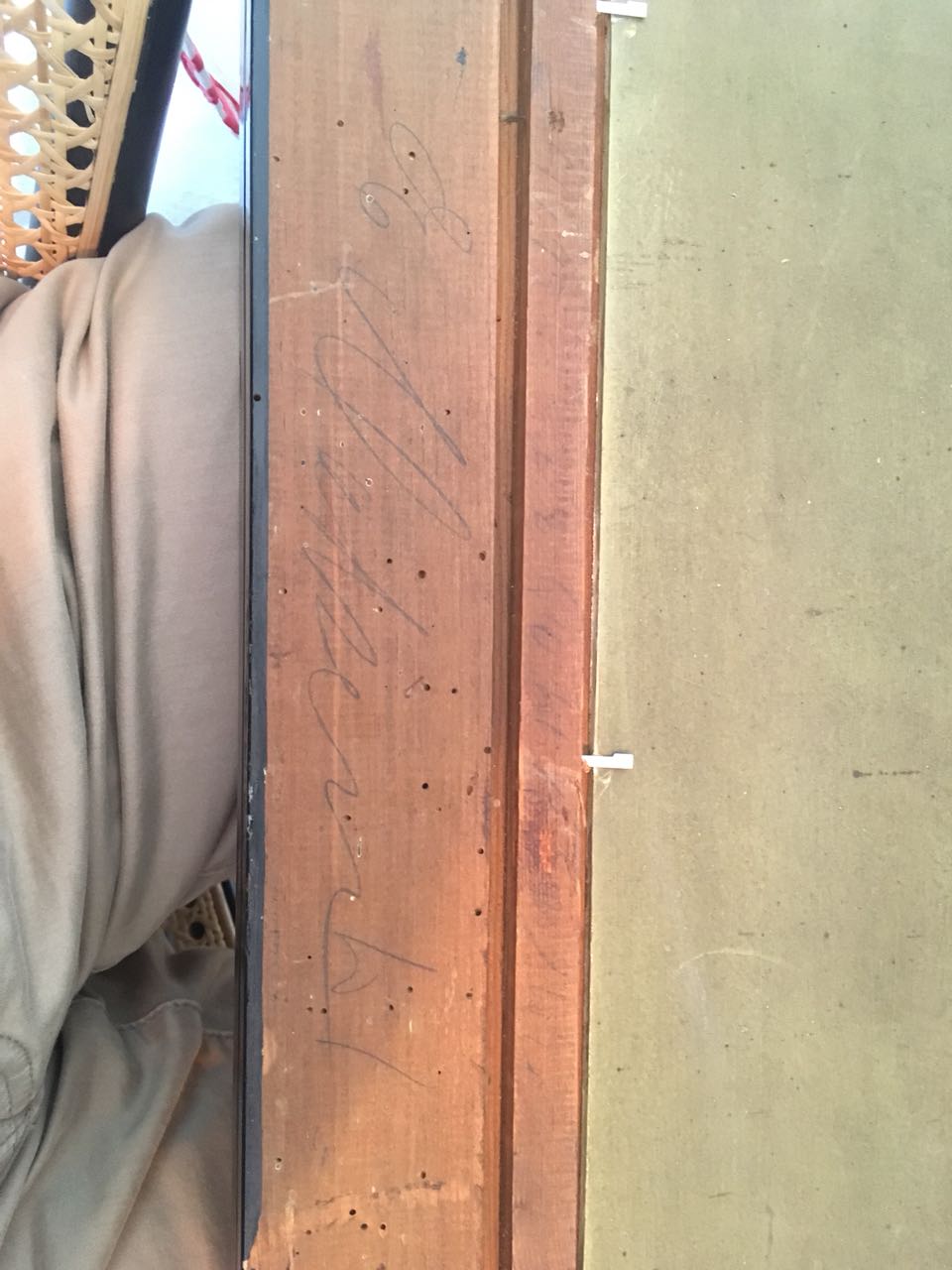 Das steht auf dem Holzrahmen...