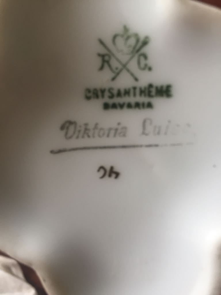 B3 / Milch-/Sahnekännchen (leichte Beschädigung am Ausgießer)