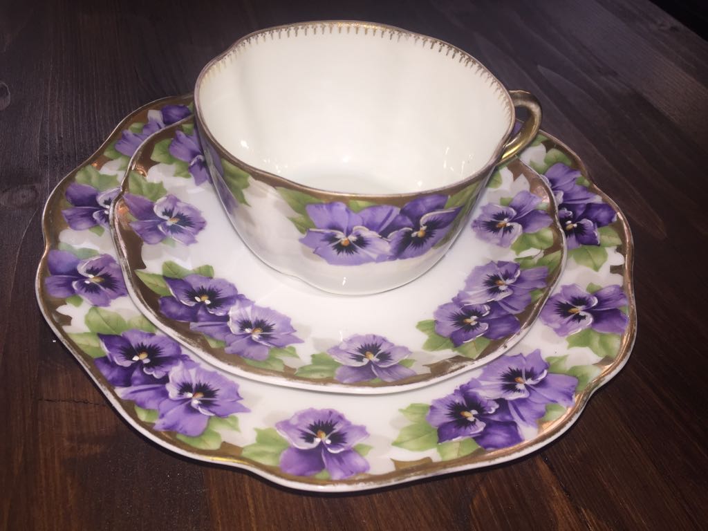c4 / Tasse mit Tellern