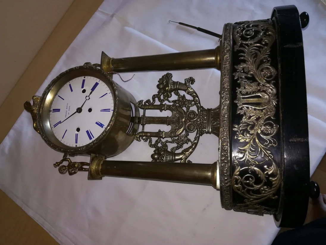 Uhr1Handy.jpg