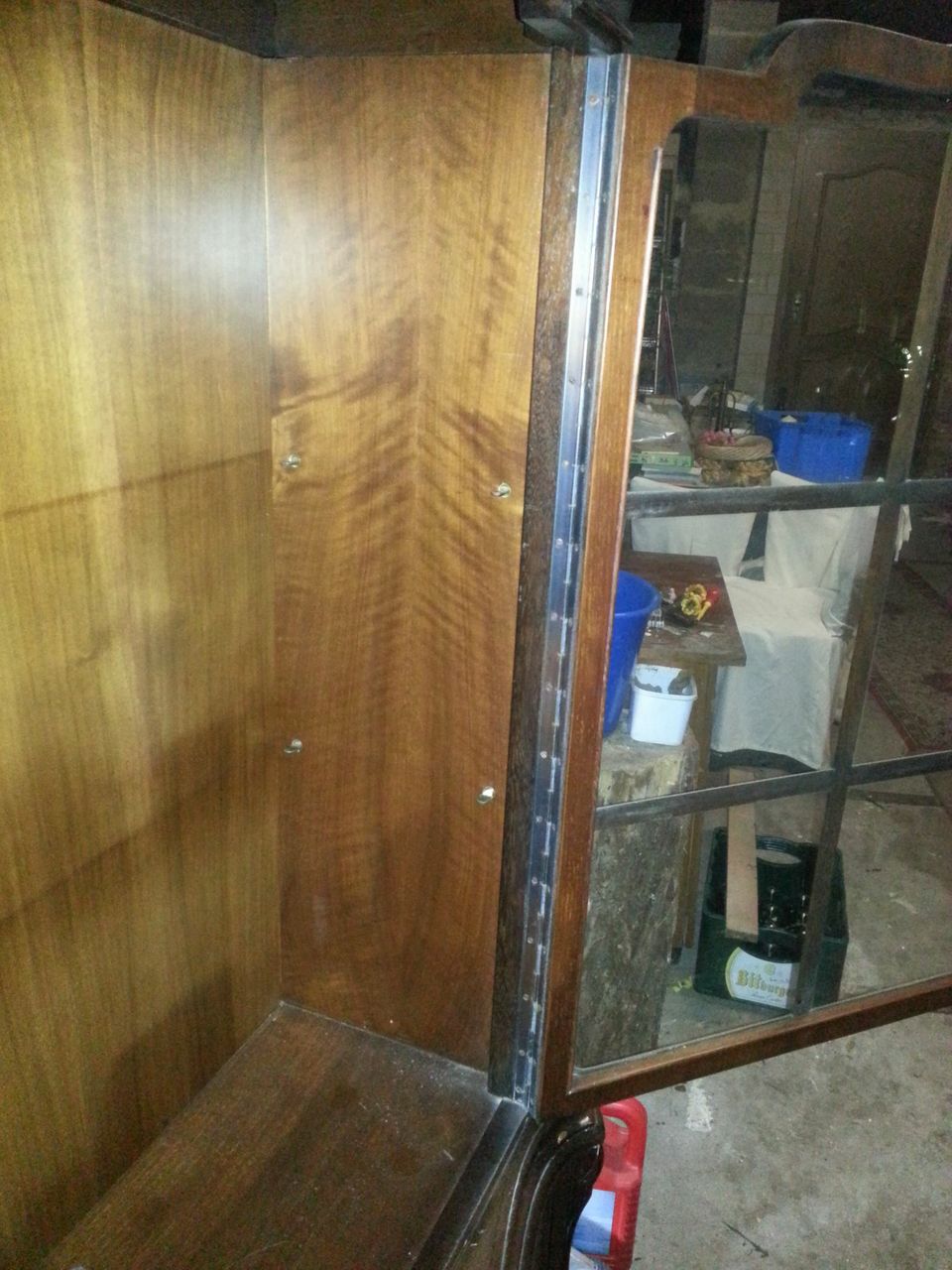 Schrank Fenstertür Schanier.jpg