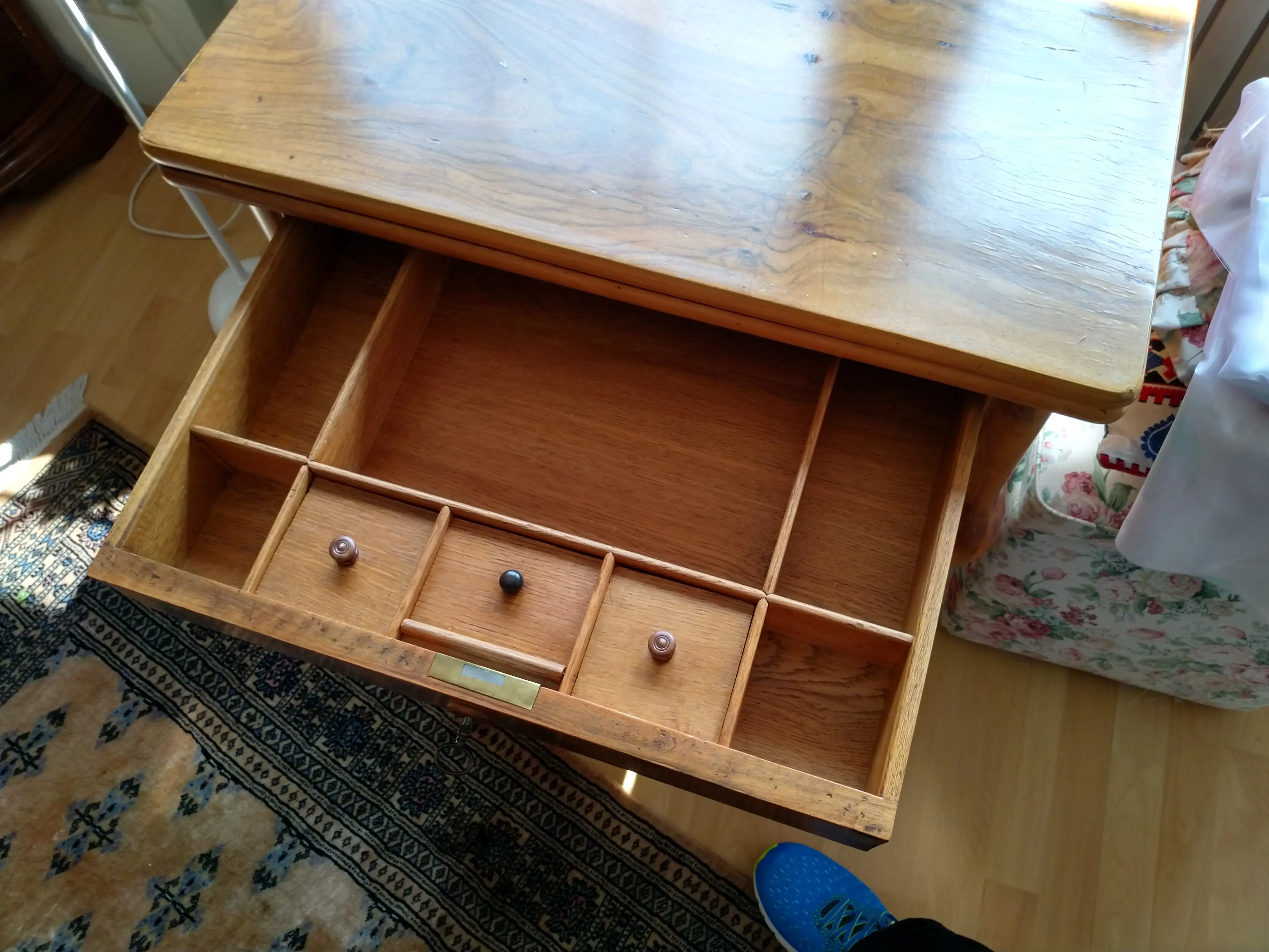 naehtisch_obere_schublade.jpg