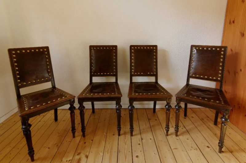 4 stuehle.jpg
