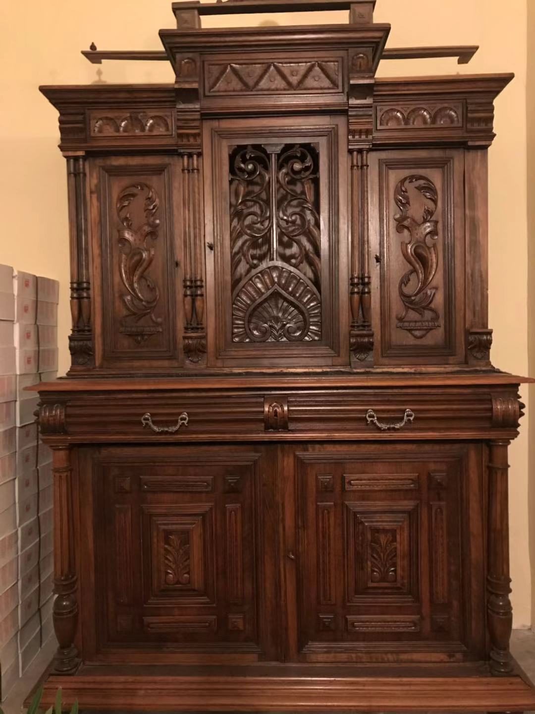 Buffet Nussbaum.jpg