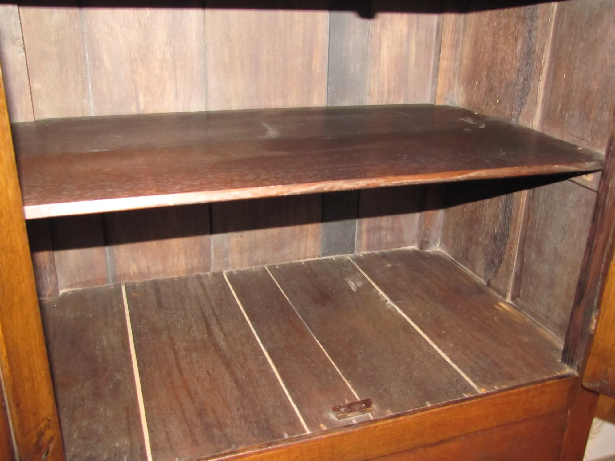 Alter Schrank 005.jpg