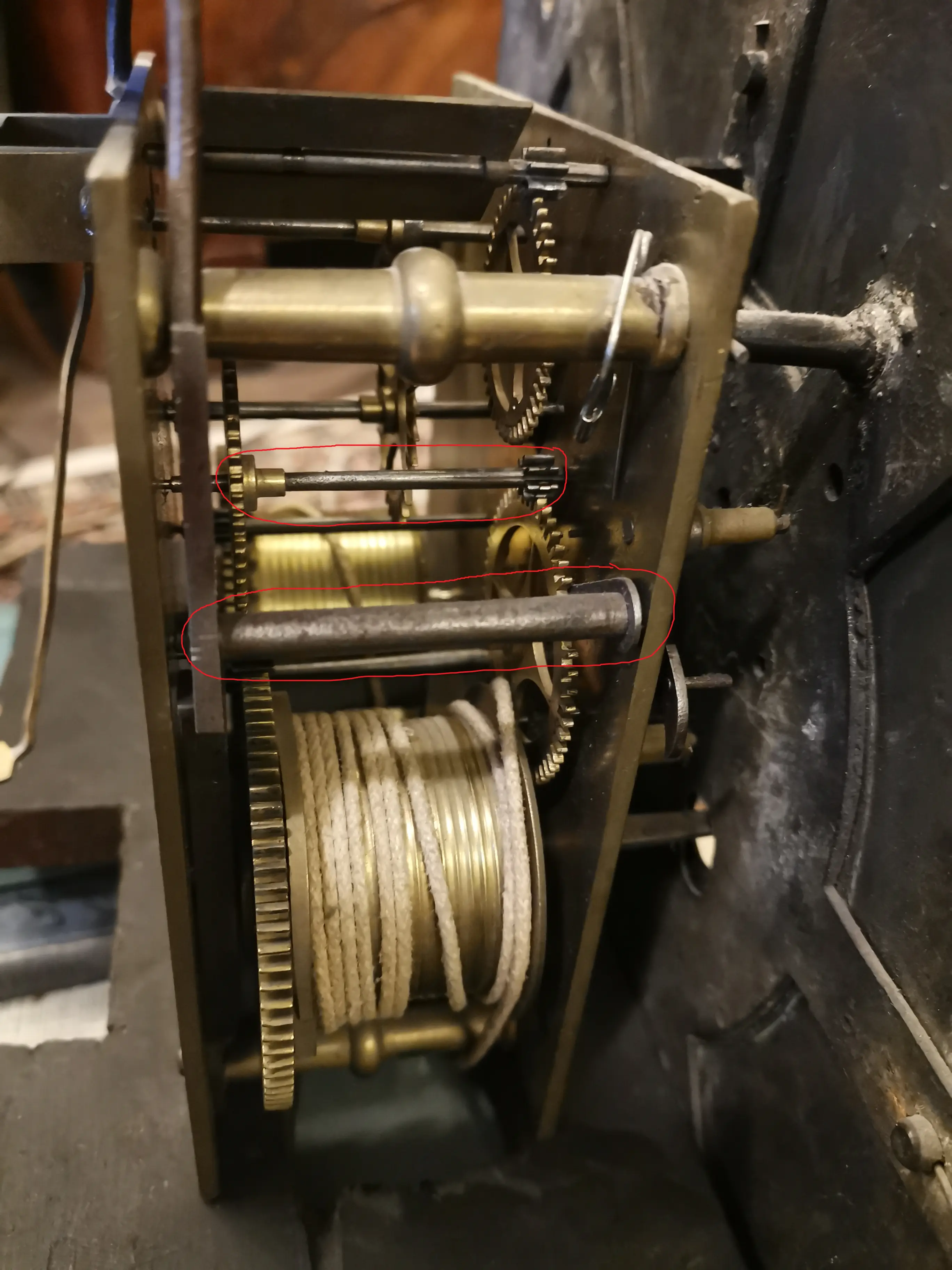 Eisenteile Uhrwerk.jpg