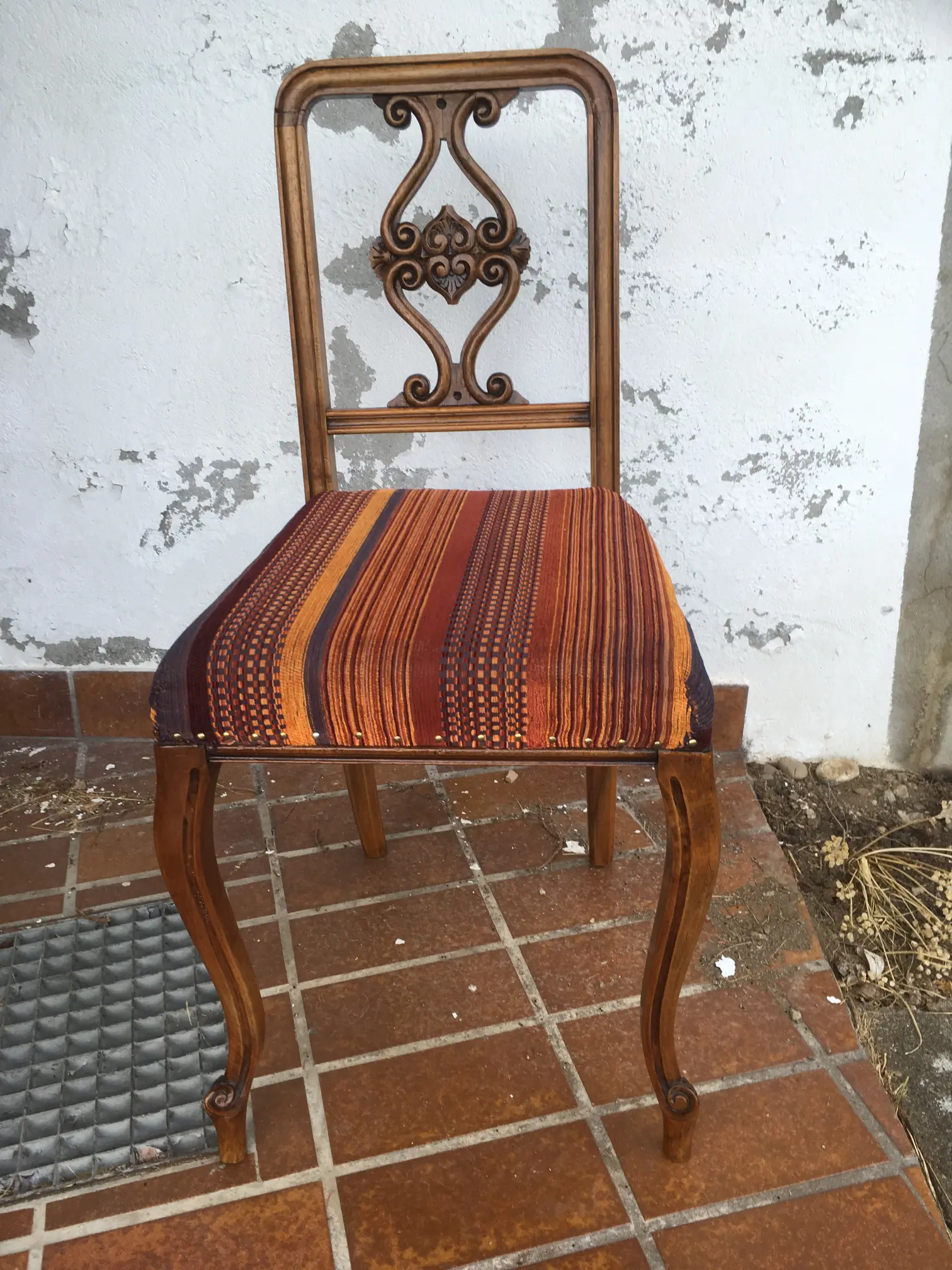 Stuhl1-front.JPG