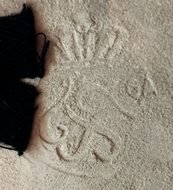 Fliese Krone Initialen.jpg