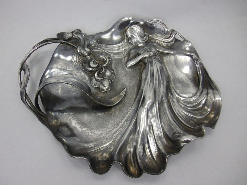 Dieser Entwurf wurde letztendlich, leicht verändert angenommen und in "Neusilber als Serie produziert.