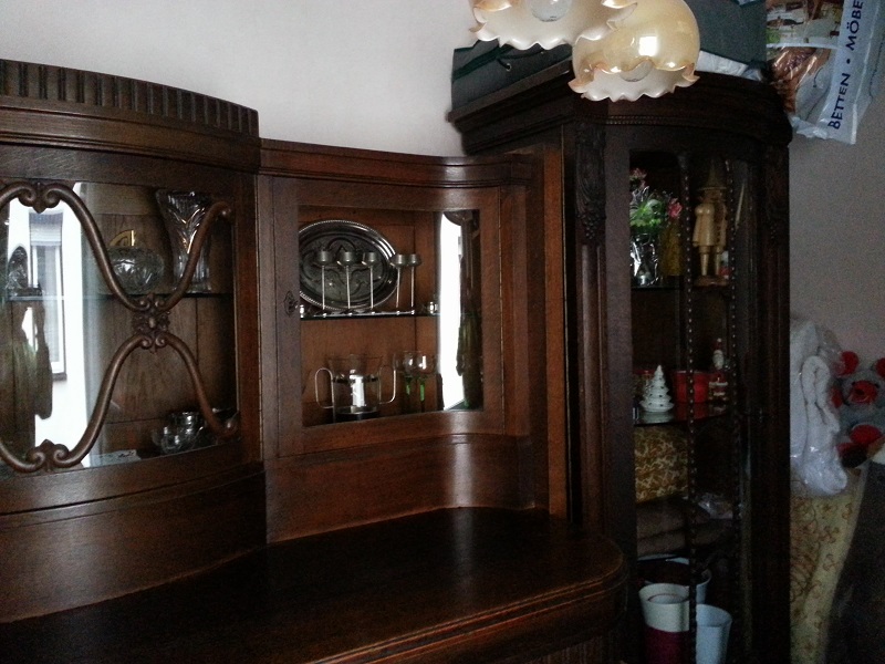 Schrank rechts oben plus Vitrine