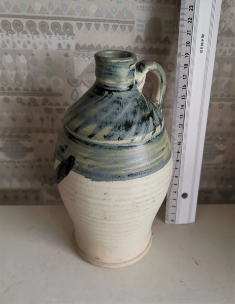 Krug hell mit gruen gross.jpg