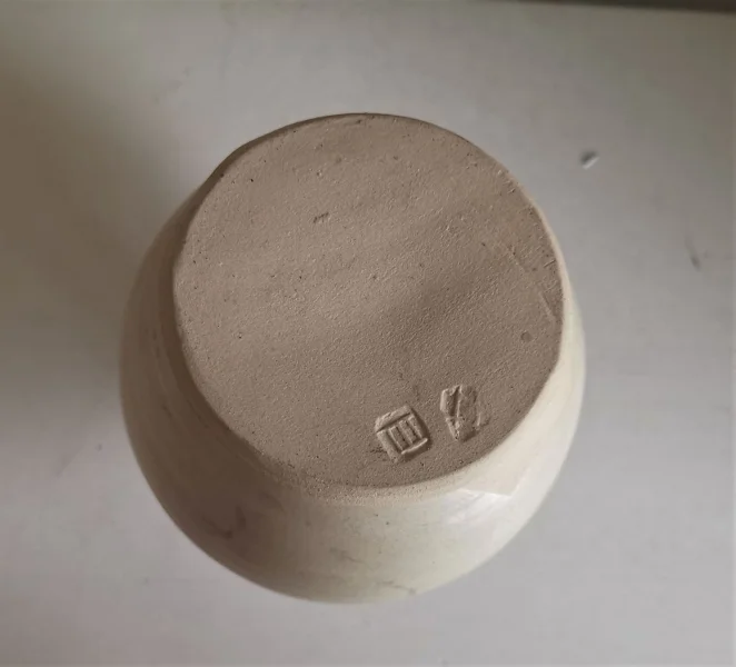 Krug hell mit gruen klein 1.jpg