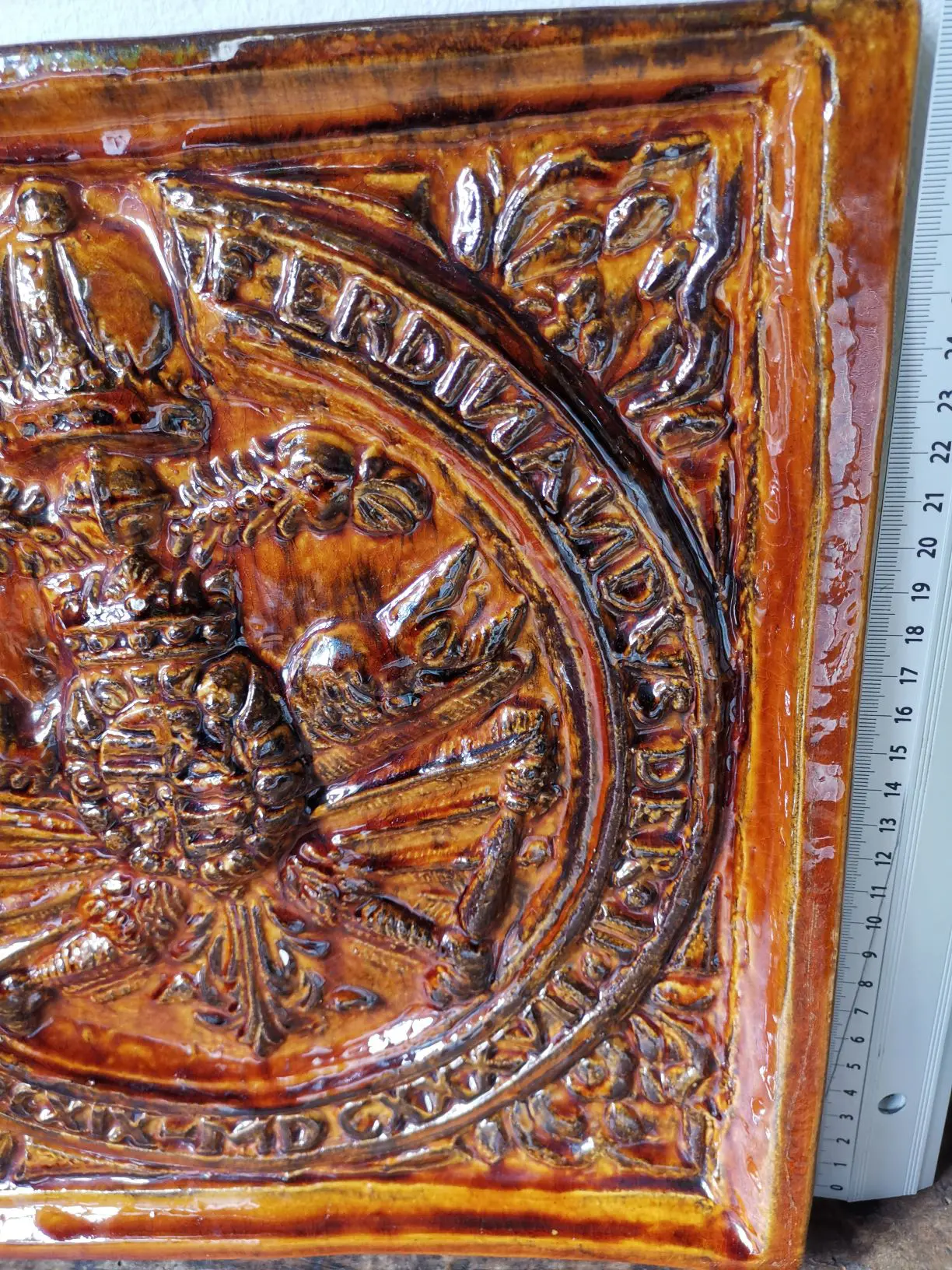 Ferdinand II Wandfliese 2.jpg