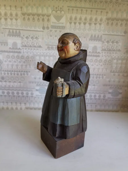 Moench Holzfigur 2.jpg