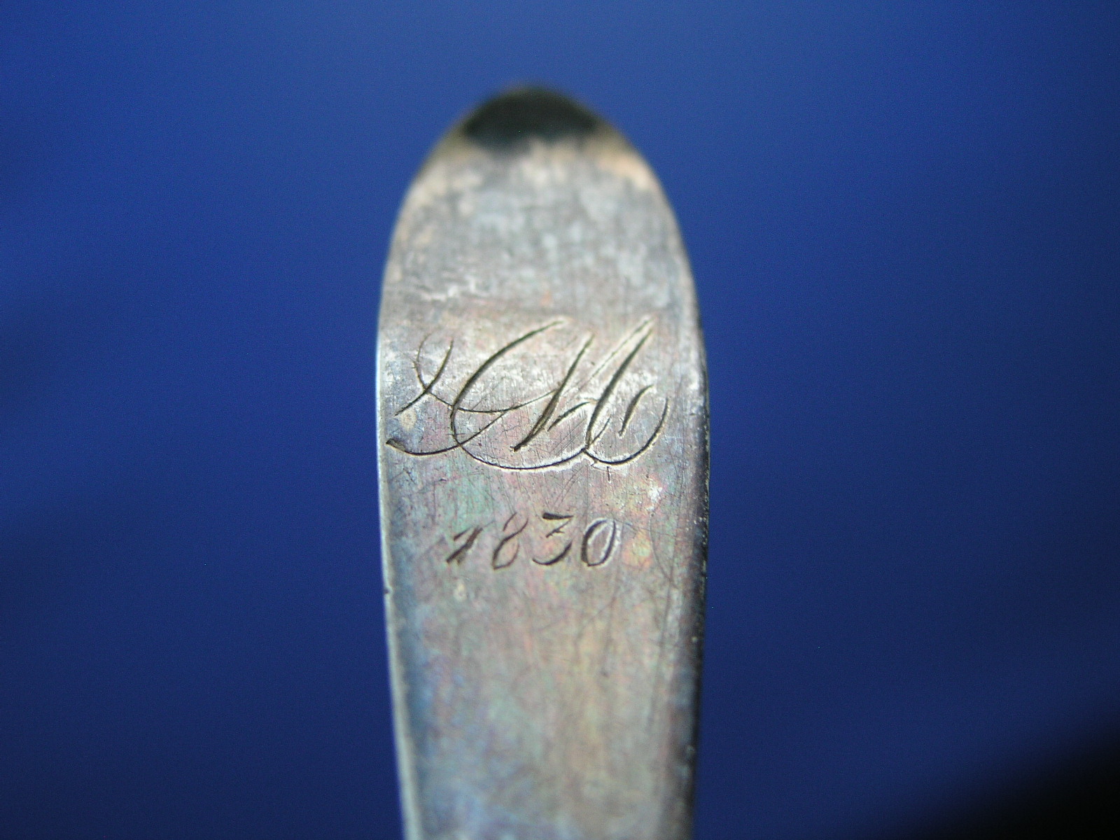 Vorderseite des Dorpat-Löffels datiert 1830<br />Rückseite Stadtpunze Dorpat 1828 <br />(siehe Foto oben)