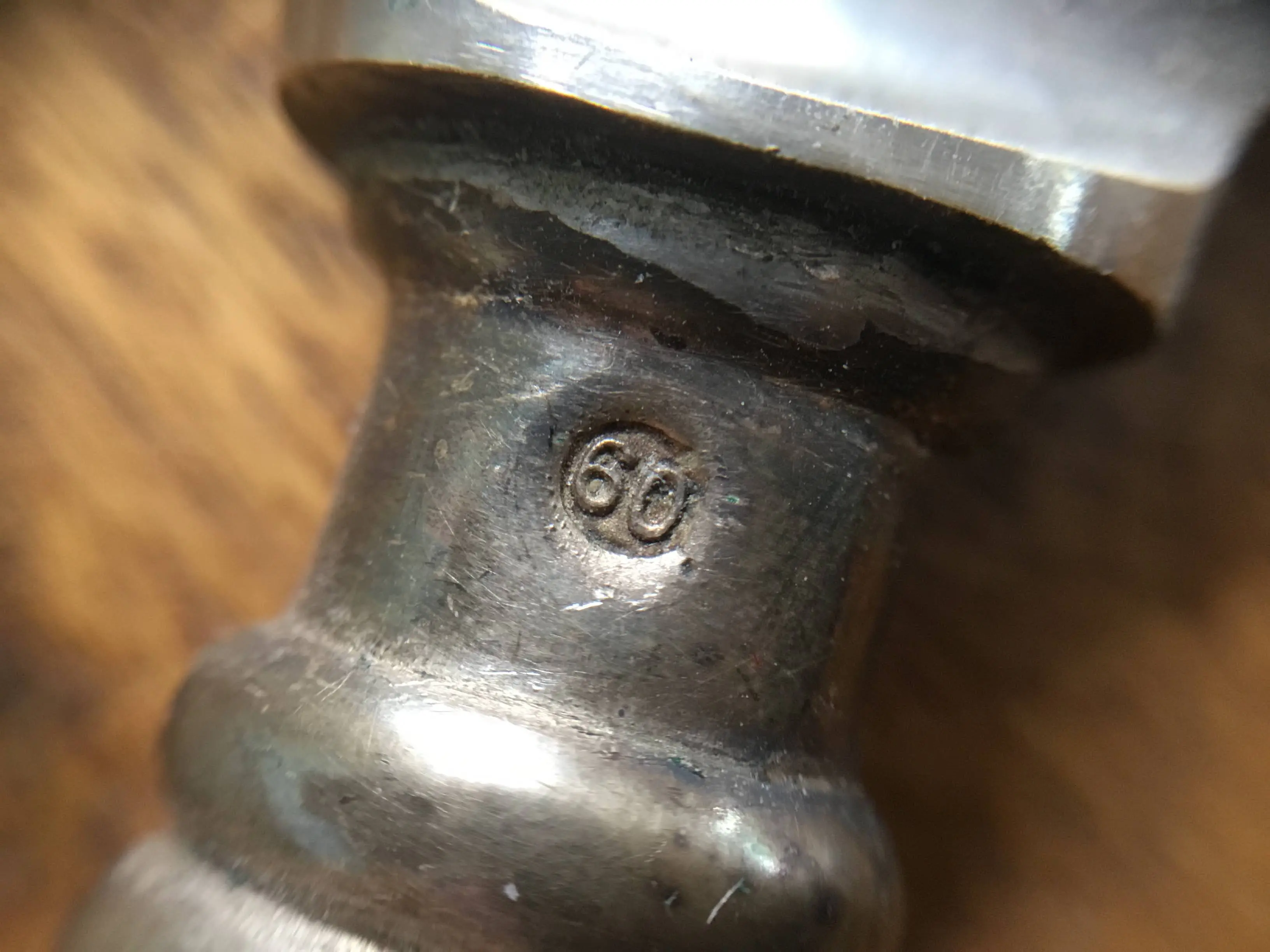 Klinge des Messers mit Logo