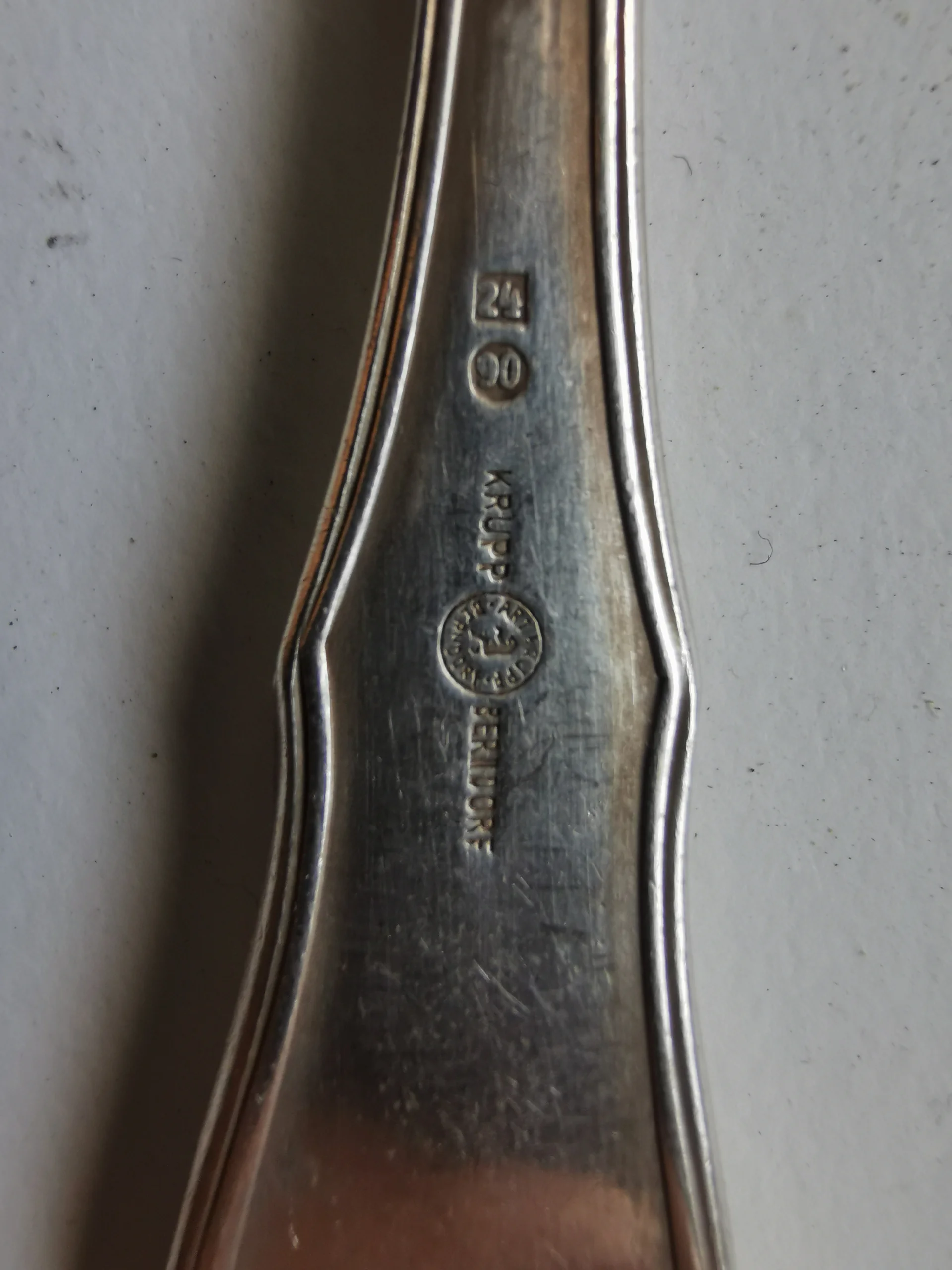 EIN-armiger Bär wie ab 1938, aber als Negativ?