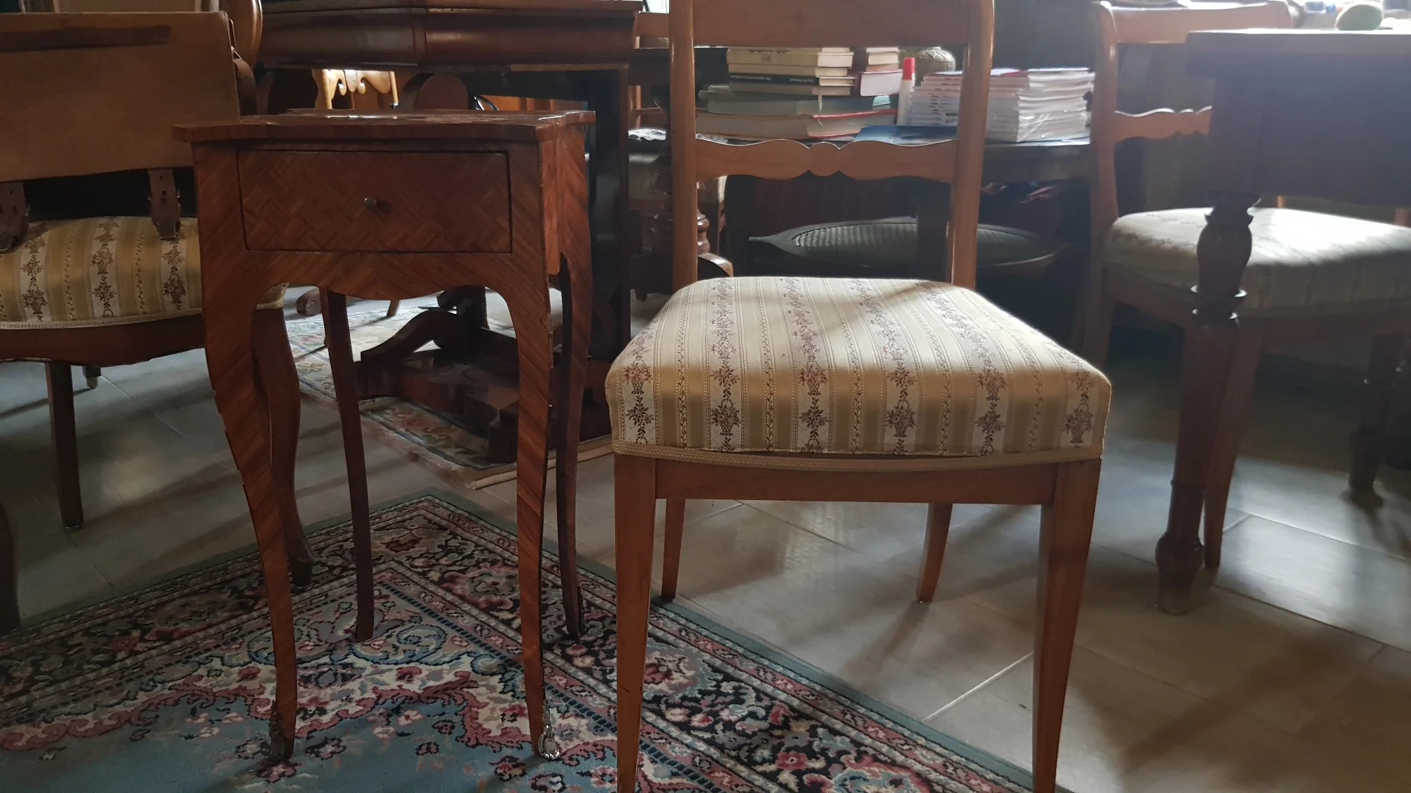 Größenverhältnis zu einem Stuhl